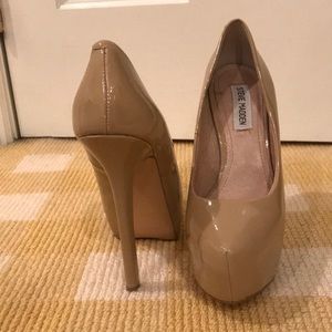 Steve Madden tan pumps